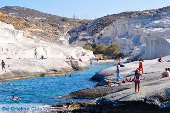 Sarakiniko Milos | Cycladen Griekenland | Foto 15 - Foto van https://www.grieksegids.nl/fotos/milos/normaal/sarakiniko-015.jpg