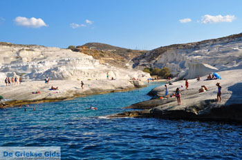 Sarakiniko Milos | Cycladen Griekenland | Foto 16 - Foto van https://www.grieksegids.nl/fotos/milos/normaal/sarakiniko-016.jpg