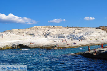Sarakiniko Milos | Cycladen Griekenland | Foto 21 - Foto van https://www.grieksegids.nl/fotos/milos/normaal/sarakiniko-021.jpg