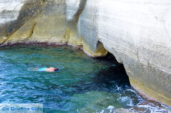 Sarakiniko Milos | Cycladen Griekenland | Foto 23 - Foto van https://www.grieksegids.nl/fotos/milos/normaal/sarakiniko-023.jpg