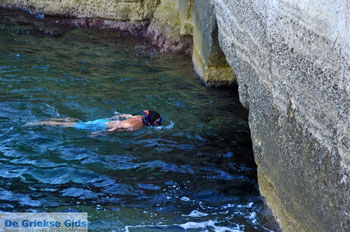 Sarakiniko Milos | Cycladen Griekenland | Foto 24 - Foto van https://www.grieksegids.nl/fotos/milos/normaal/sarakiniko-024.jpg