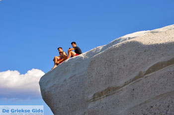 Sarakiniko Milos | Cycladen Griekenland | Foto 25 - Foto van https://www.grieksegids.nl/fotos/milos/normaal/sarakiniko-025.jpg