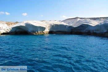 Sarakiniko Milos | Cycladen Griekenland | Foto 36 - Foto van https://www.grieksegids.nl/fotos/milos/normaal/sarakiniko-036.jpg