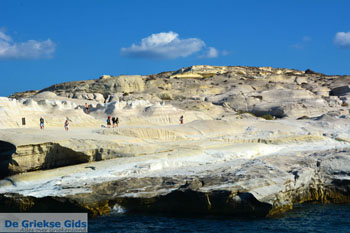 Sarakiniko Milos | Cycladen Griekenland | Foto 59 - Foto van https://www.grieksegids.nl/fotos/milos/normaal/sarakiniko-059.jpg