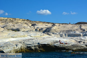 Sarakiniko Milos | Cycladen Griekenland | Foto 61 - Foto van https://www.grieksegids.nl/fotos/milos/normaal/sarakiniko-061.jpg