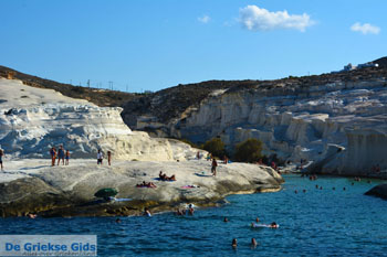 Sarakiniko Milos | Cycladen Griekenland | Foto 65 - Foto van https://www.grieksegids.nl/fotos/milos/normaal/sarakiniko-065.jpg