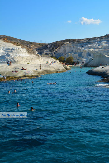 Sarakiniko Milos | Cycladen Griekenland | Foto 71 - Foto van https://www.grieksegids.nl/fotos/milos/normaal/sarakiniko-071.jpg