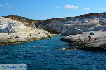 Sarakiniko Milos | Cycladen Griekenland | Foto 72 - Foto van https://www.grieksegids.nl/fotos/milos/normaal/sarakiniko-072.jpg