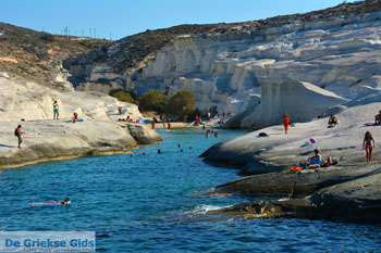 Sarakiniko Milos | Cycladen Griekenland | Foto 74 - Foto van https://www.grieksegids.nl/fotos/milos/normaal/sarakiniko-074.jpg