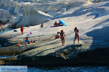 Sarakiniko Milos | Cycladen Griekenland | Foto 75 - Foto van https://www.grieksegids.nl/fotos/milos/normaal/sarakiniko-075.jpg