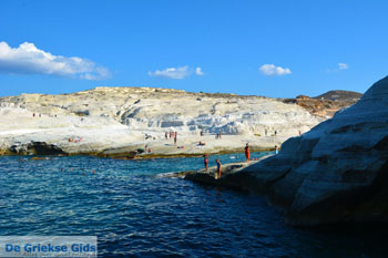 Sarakiniko Milos | Cycladen Griekenland | Foto 81 - Foto van https://www.grieksegids.nl/fotos/milos/normaal/sarakiniko-081.jpg