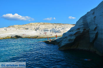 Sarakiniko Milos | Cycladen Griekenland | Foto 82 - Foto van https://www.grieksegids.nl/fotos/milos/normaal/sarakiniko-082.jpg