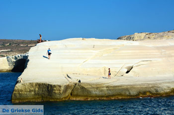 Sarakiniko Milos | Cycladen Griekenland | Foto 93 - Foto van https://www.grieksegids.nl/fotos/milos/normaal/sarakiniko-093.jpg