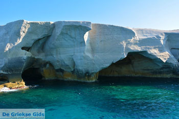 Sarakiniko Milos | Cycladen Griekenland | Foto 98 - Foto van https://www.grieksegids.nl/fotos/milos/normaal/sarakiniko-098.jpg