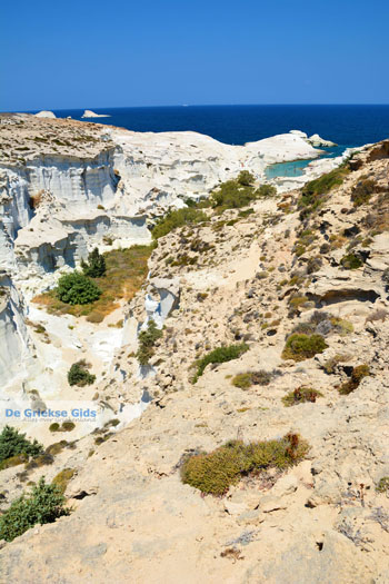 Sarakiniko Milos | Cycladen Griekenland | Foto 101 - Foto van https://www.grieksegids.nl/fotos/milos/normaal/sarakiniko-101.jpg