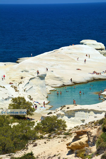 Sarakiniko Milos | Cycladen Griekenland | Foto 106 - Foto van https://www.grieksegids.nl/fotos/milos/normaal/sarakiniko-106.jpg