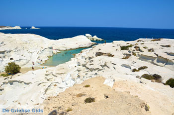 Sarakiniko Milos | Cycladen Griekenland | Foto 112 - Foto van https://www.grieksegids.nl/fotos/milos/normaal/sarakiniko-112.jpg