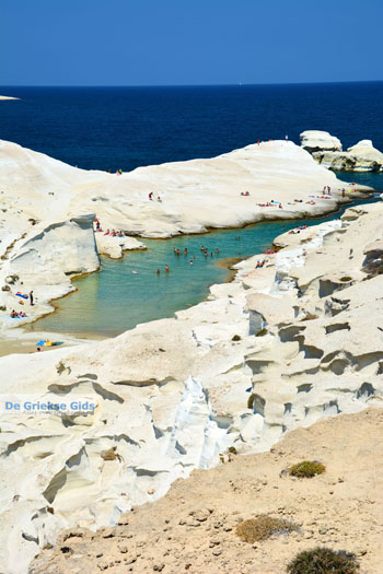 Sarakiniko Milos | Cycladen Griekenland | Foto 113 - Foto van https://www.grieksegids.nl/fotos/milos/normaal/sarakiniko-113.jpg