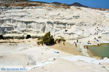 Sarakiniko Milos | Cycladen Griekenland | Foto 114 - Foto van https://www.grieksegids.nl/fotos/milos/normaal/sarakiniko-114.jpg