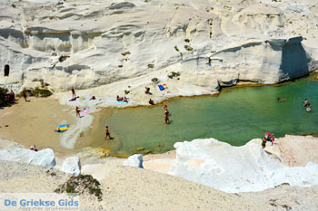 Sarakiniko Milos | Cycladen Griekenland | Foto 119 - Foto van https://www.grieksegids.nl/fotos/milos/normaal/sarakiniko-119.jpg