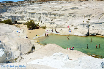 Sarakiniko Milos | Cycladen Griekenland | Foto 123 - Foto van https://www.grieksegids.nl/fotos/milos/normaal/sarakiniko-123.jpg
