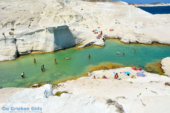 Sarakiniko Milos | Cycladen Griekenland | Foto 125 - Foto van https://www.grieksegids.nl/fotos/milos/normaal/sarakiniko-125.jpg