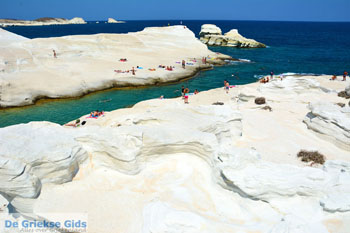 Sarakiniko Milos | Cycladen Griekenland | Foto 128 - Foto van https://www.grieksegids.nl/fotos/milos/normaal/sarakiniko-128.jpg