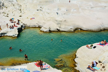 Sarakiniko Milos | Cycladen Griekenland | Foto 135 - Foto van https://www.grieksegids.nl/fotos/milos/normaal/sarakiniko-135.jpg