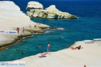 Sarakiniko Milos | Cycladen Griekenland | Foto 144 - Foto van https://www.grieksegids.nl/fotos/milos/normaal/sarakiniko-144.jpg