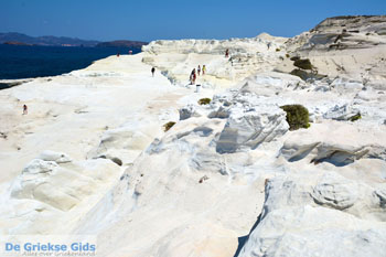 Sarakiniko Milos | Cycladen Griekenland | Foto 145 - Foto van https://www.grieksegids.nl/fotos/milos/normaal/sarakiniko-145.jpg
