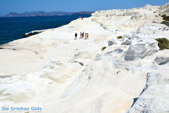 Sarakiniko Milos | Cycladen Griekenland | Foto 146 - Foto van https://www.grieksegids.nl/fotos/milos/normaal/sarakiniko-146.jpg