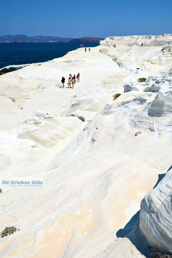 Sarakiniko Milos | Cycladen Griekenland | Foto 148 - Foto van https://www.grieksegids.nl/fotos/milos/normaal/sarakiniko-148.jpg