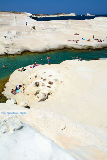 Sarakiniko Milos | Cycladen Griekenland | Foto 150 - Foto van https://www.grieksegids.nl/fotos/milos/normaal/sarakiniko-150.jpg