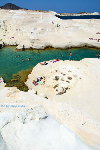 Sarakiniko Milos | Cycladen Griekenland | Foto 151 - Foto van https://www.grieksegids.nl/fotos/milos/normaal/sarakiniko-151.jpg