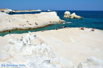 Sarakiniko Milos | Cycladen Griekenland | Foto 155 - Foto van https://www.grieksegids.nl/fotos/milos/normaal/sarakiniko-155.jpg