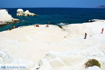 Sarakiniko Milos | Cycladen Griekenland | Foto 158 - Foto van https://www.grieksegids.nl/fotos/milos/normaal/sarakiniko-158.jpg