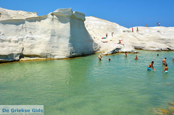 Sarakiniko Milos | Cycladen Griekenland | Foto 166 - Foto van https://www.grieksegids.nl/fotos/milos/normaal/sarakiniko-166.jpg