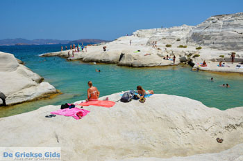 Sarakiniko Milos | Cycladen Griekenland | Foto 168 - Foto van https://www.grieksegids.nl/fotos/milos/normaal/sarakiniko-168.jpg