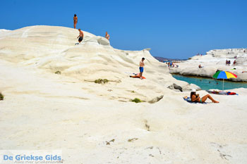 Sarakiniko Milos | Cycladen Griekenland | Foto 171 - Foto van https://www.grieksegids.nl/fotos/milos/normaal/sarakiniko-171.jpg