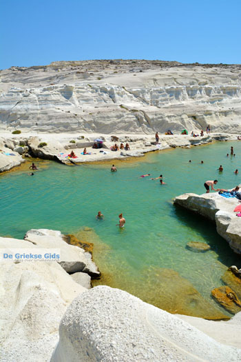 Sarakiniko Milos | Cycladen Griekenland | Foto 178 - Foto van https://www.grieksegids.nl/fotos/milos/normaal/sarakiniko-178.jpg