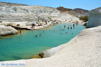 Sarakiniko Milos | Cycladen Griekenland | Foto 181 - Foto van https://www.grieksegids.nl/fotos/milos/normaal/sarakiniko-181.jpg