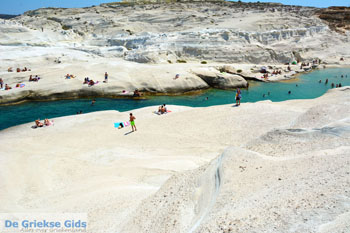 Sarakiniko Milos | Cycladen Griekenland | Foto 184 - Foto van https://www.grieksegids.nl/fotos/milos/normaal/sarakiniko-184.jpg