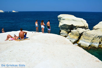 Sarakiniko Milos | Cycladen Griekenland | Foto 186 - Foto van https://www.grieksegids.nl/fotos/milos/normaal/sarakiniko-186.jpg