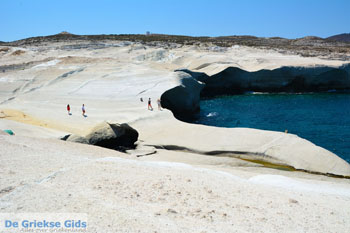 Sarakiniko Milos | Cycladen Griekenland | Foto 189 - Foto van https://www.grieksegids.nl/fotos/milos/normaal/sarakiniko-189.jpg