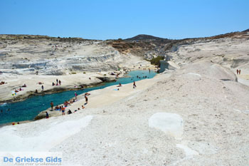 Sarakiniko Milos | Cycladen Griekenland | Foto 192 - Foto van https://www.grieksegids.nl/fotos/milos/normaal/sarakiniko-192.jpg