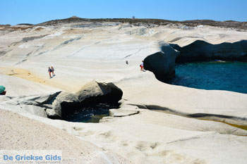 Sarakiniko Milos | Cycladen Griekenland | Foto 195 - Foto van https://www.grieksegids.nl/fotos/milos/normaal/sarakiniko-195.jpg
