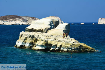 Sarakiniko Milos | Cycladen Griekenland | Foto 200 - Foto van https://www.grieksegids.nl/fotos/milos/normaal/sarakiniko-200.jpg