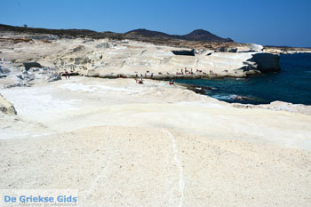 Sarakiniko Milos | Cycladen Griekenland | Foto 201 - Foto van https://www.grieksegids.nl/fotos/milos/normaal/sarakiniko-201.jpg