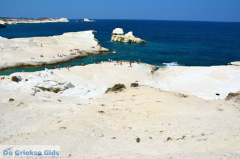 Sarakiniko Milos | Cycladen Griekenland | Foto 203 - Foto van https://www.grieksegids.nl/fotos/milos/normaal/sarakiniko-203.jpg