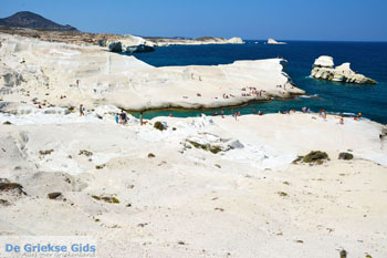 Sarakiniko Milos | Cycladen Griekenland | Foto 204 - Foto van https://www.grieksegids.nl/fotos/milos/normaal/sarakiniko-204.jpg